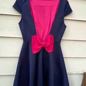 I very cute dress with a bow